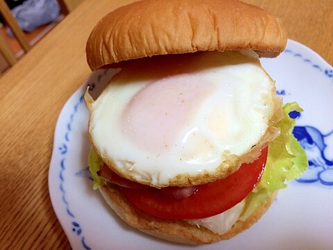 安くて美味しい！ベーコンエッグバーガー